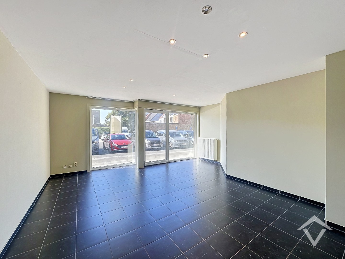 Instapklaar gelijkvloers appartement met twee slaapkamers, terras en ondergrondse parkeerplaats. - foto 5