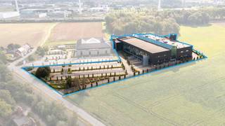 Fantastisch gelegen stijlvolle kantoren van +/- 1.000 m² te huur te Kortrijk op amper 1 km van de R8 met een onmiddellijke verbinding naar de E17. De instapklare en zeer lichtrijke kantoren situeren zich op de 1ste verdieping. De moderne ruimtes zijn van alle hedendaagse comfort voorzien en zijn ingedeeld in afzonderlijke kantoren, landschapskantoren en polyvalente ruimtes. Onmiddellijk beschikbaar. Ruime parkeermogelijkheden bij het gebouw. Tevens mogelijkheid tot huren van +/- 800 m² of 1.800 m². Contacteer PANORAMA voor meer informatie, plannen of een vrijblijvend plaatsbezoek 056 222 256.