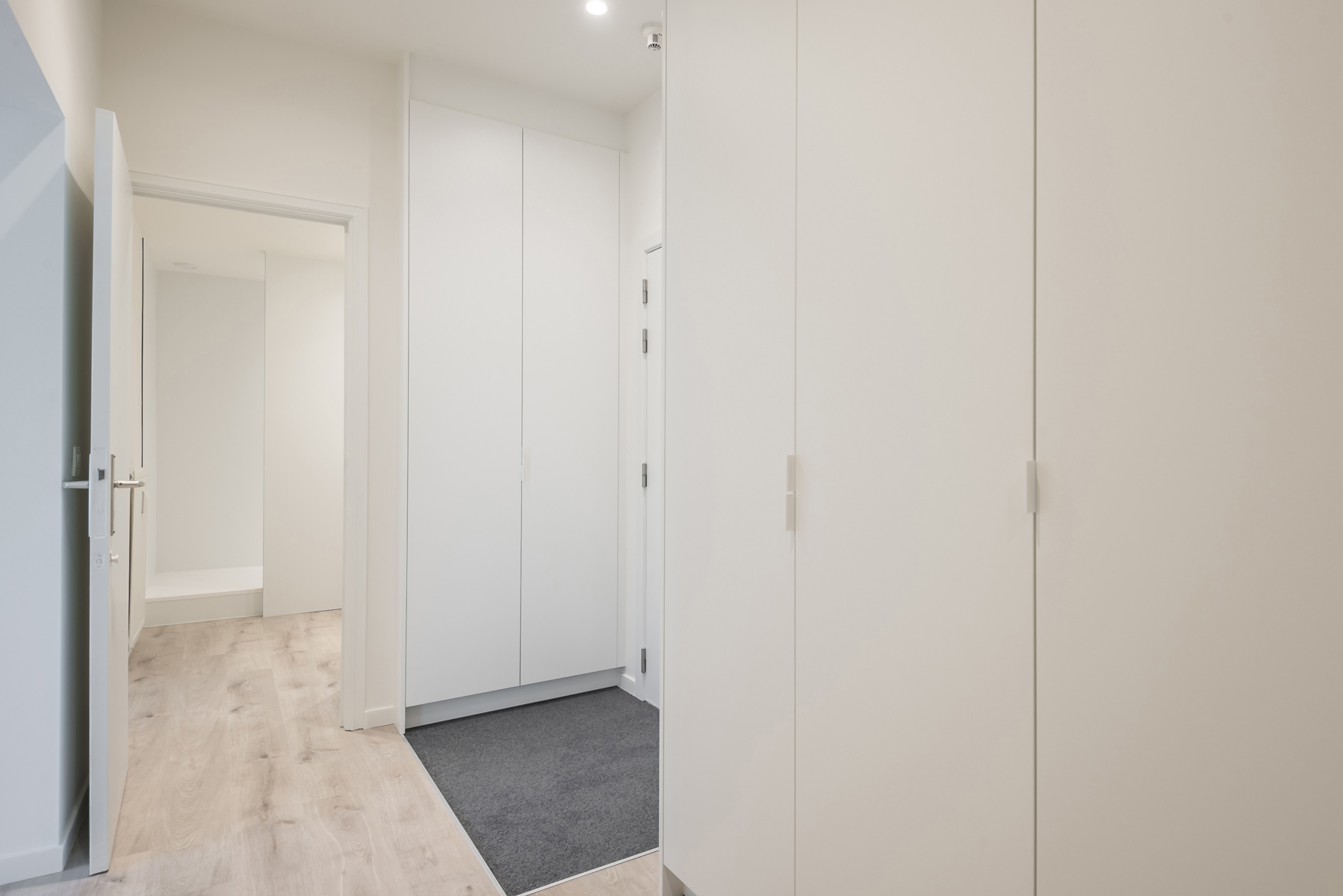Totaal gerenoveerd appartement met ruim terras op toplocatie - foto 5