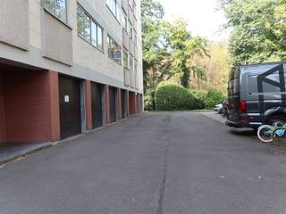 Ruime garage van 15 m², gelegen in het groene Park Elyseum. Plan op www.bols.be - Niet gelegen in een overstromingsgebied - Waterinfo: P-score = D...