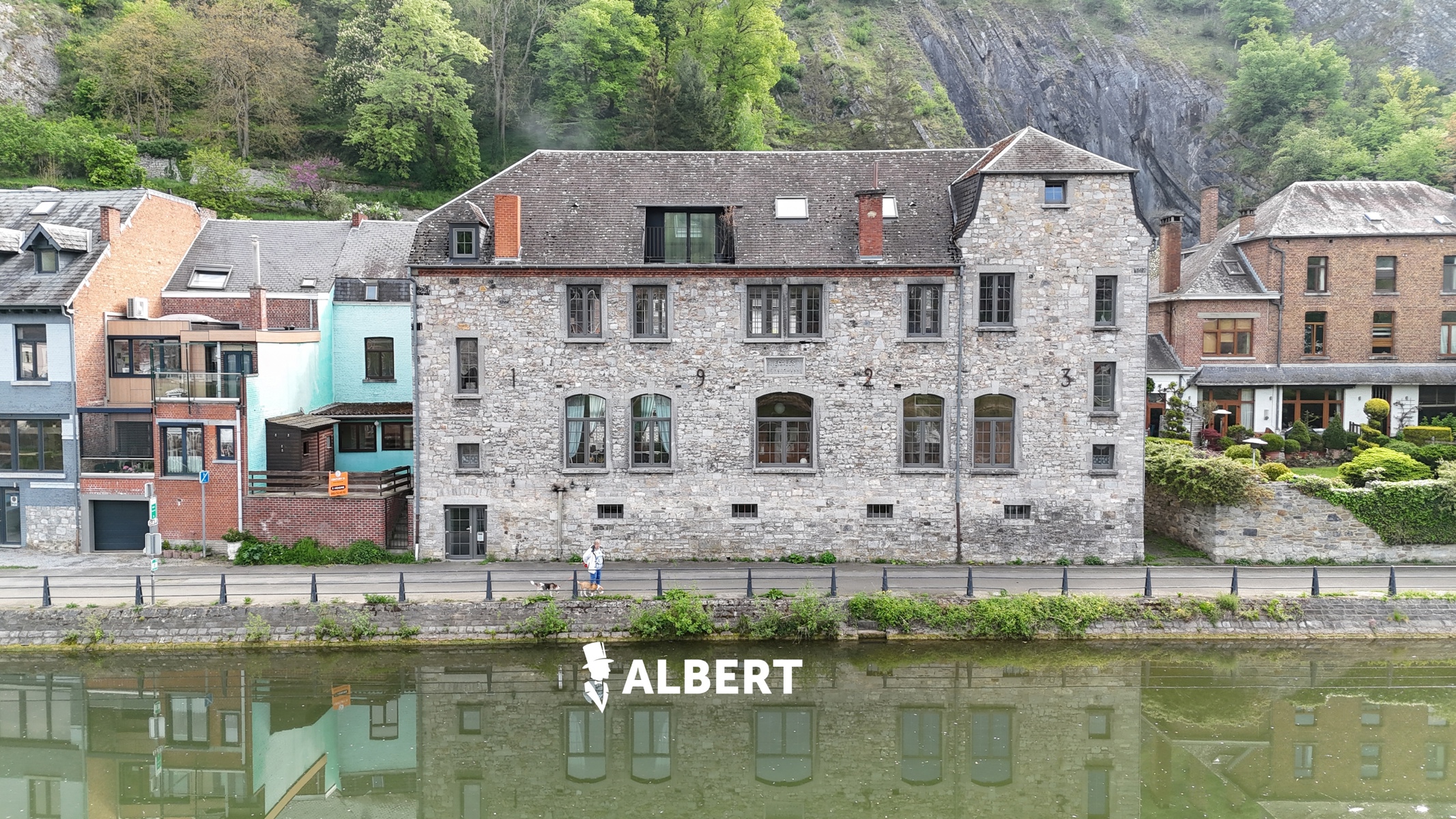 Prachtig gerenoveerde ruime woning (oude school) in Dinant! - foto 3