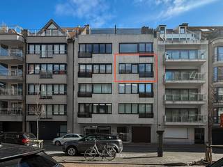Ontdek dit charmante en energiezuinige appartement, gesitueerd op de derde verdieping van Residentie Camaro, centraal gelegen in het...