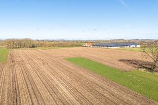 Dit perceel bouwgrond (geschikt voor open bebouwing) , zonder bouwverplichting, van 18a08ca, heeft een perceelbreedte van 12,70m en een diepte...