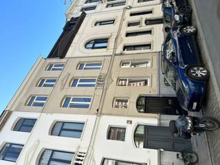 <p>Co-housers gezocht! We zoeken een leuke vriendengroep / young professionals (geen studenten!) die willen co-housen in een gloednieuw gerenoveerde, schitterende burgerwoning op een zalige toplocatie in de begeerde Harmoniewijk. Top mobiscore; winkels, resto's, café's en terrasjes nabij. Vlot in en uit de stad. Het Zuid, het oude centrum of het Centraal station: alles op wandelafstand! Indeling: Prachtige authentieke inkomhal, zonnige leefruimte en nieuwe leefkeuken met aansluitend zonnig terras in hardhout. Apart gastentoilet, toegang tot souterrain met mancave, aparte wasplaats met wasmachine en droogkast, provisiekelder. Verdieping 1: 2 ruime slaapkamers , apart toilet en ruime badkamer, Verdieping 2 : 1 ruime kamer + 1 extra riante kamer met mezzanine, aparte badkamer. Alle 4 slaapkamers beschikken over maatkasten. Gunstig EPC, elektriciteit conform, nieuw geïsoleerd dak, achtergevel geïsoleerd en overal dubbele beglazing. Volledig geschilderd. Onmiddellijk beschikbaar. Interesse? Stel je kandidaat en mail naar office@era-stadsgoed.be</p>