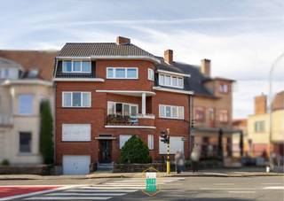 PUUR ARCHITECTUUR - Riant modernistisch burgerhuis aan de smedenpoort!Het pand is momenteel opgedeeld in 3 appartementen en is volledig onderkelderd...