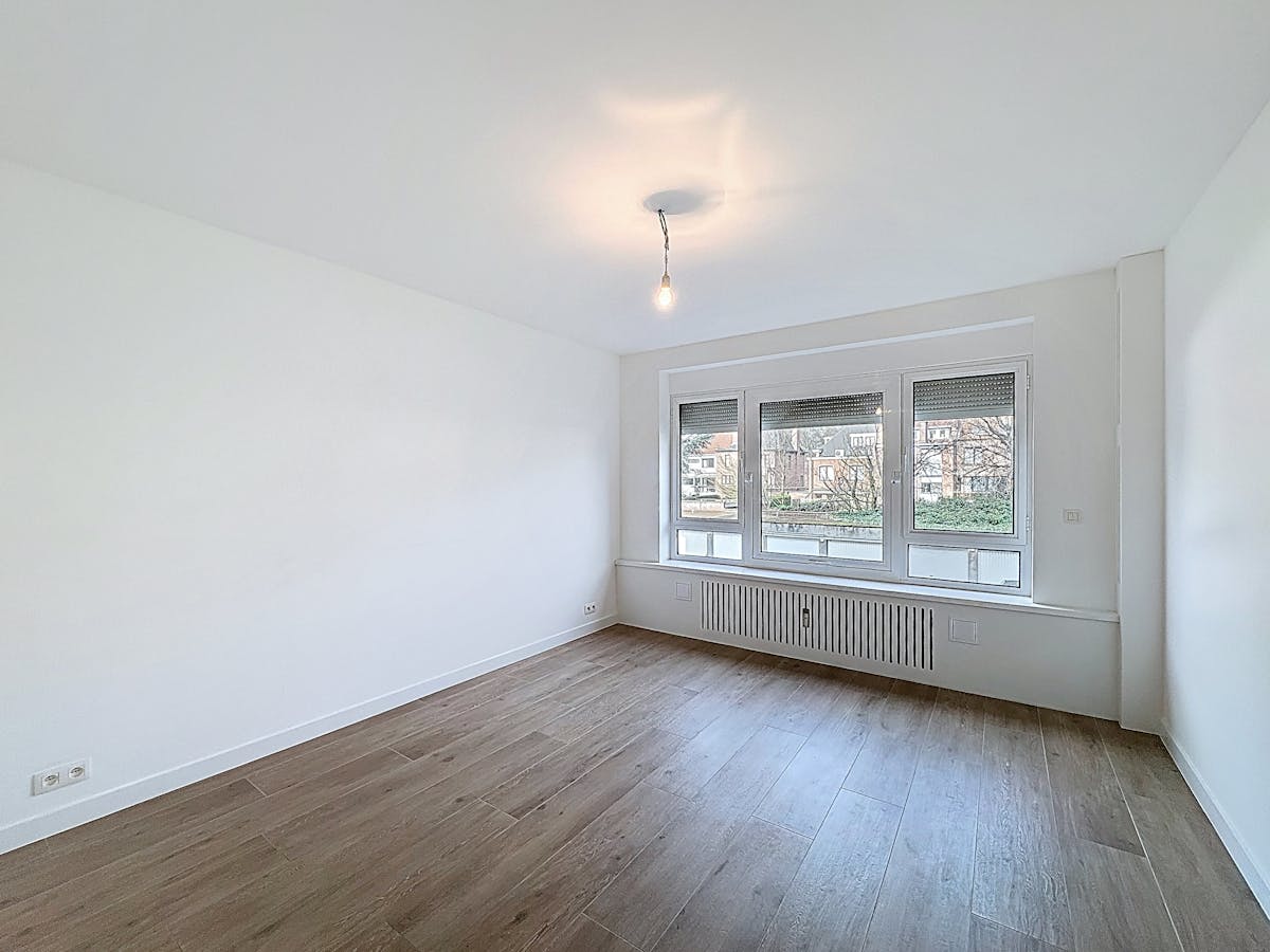 Gerenoveerd appartement met 3 slaapkamers te huur in Berchem - foto 4