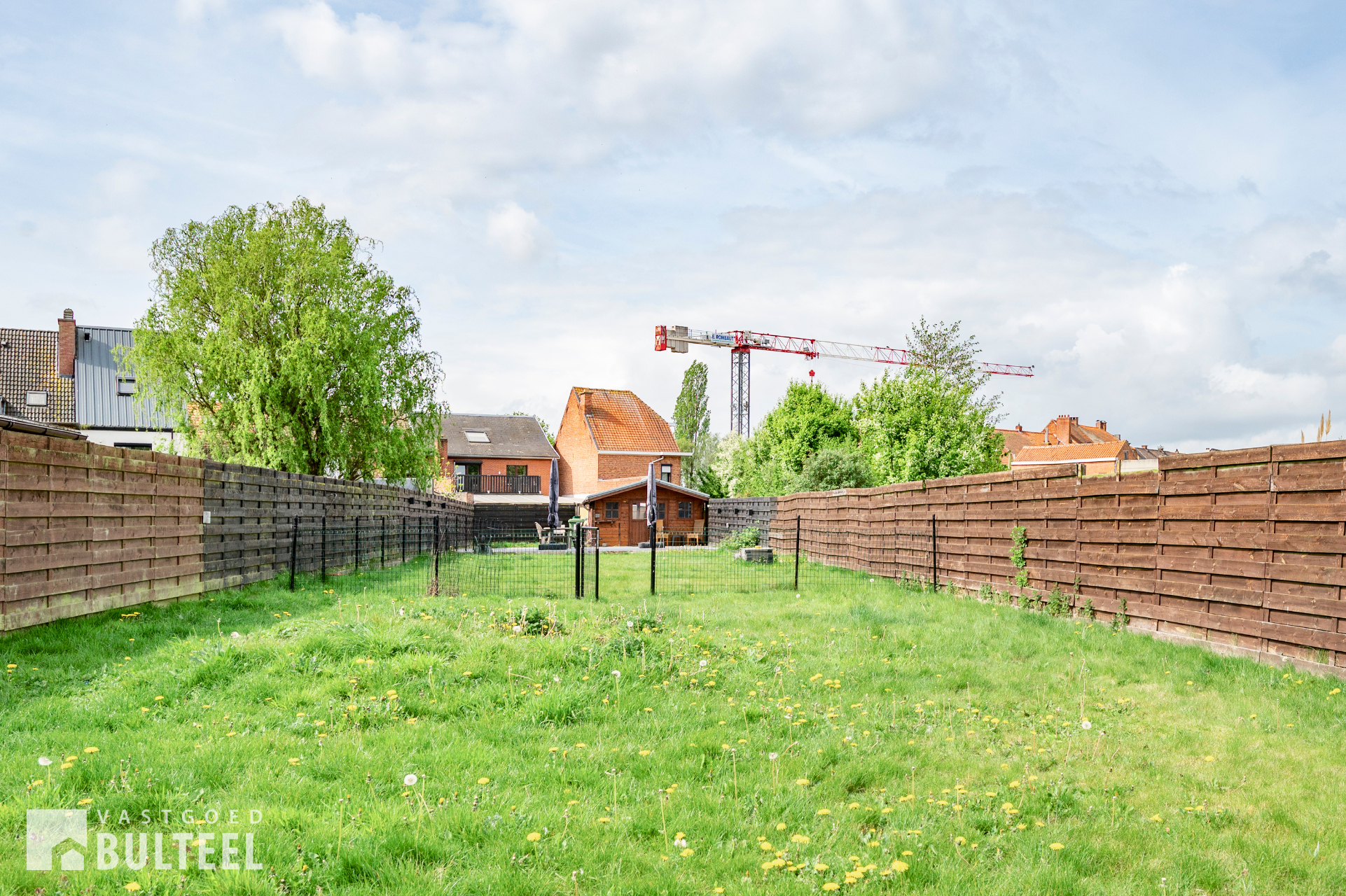 Ruime gezinswoning met garage en grote tuin op 884m2! - foto 3