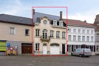 Op het vernieuwde marktplein van Hamme bieden wij u deze uitzonderlijke herenwoning op circa 180 m² aan. Ideaal voor combinatie...