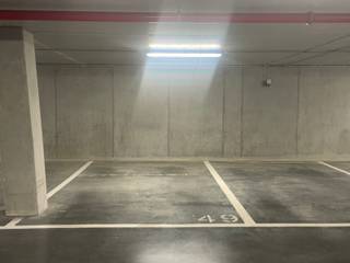 Wezembeek-Oppem - In een gebouwencomplex gelegen in het nieuwe centrum van Wezembeek-Oppem, ondergrondse parkeerplaats met een diepte van +/-4m en...