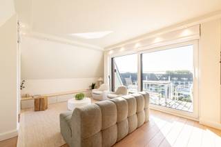 Vente exclusive: Appartement de vacances idéal avec vue sur la mer, situé sur la digue piétonne dans une résidence très prisée, Golden Sands. <br /><br />Composition: hall d'entrée avec vestiaire et toilettes, séjour confortable (avec lit pliant) avec vue sur la mer et le côté sud, et une agréable terrasse. Cuisine ouverte équipée avec coin repas. Chambre avec placards intégrés et salle de douche séparée.<br /><br />Local à vélos commun.