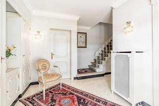 Te koop: halfopen gezinswoning in Harelbeke, met zonnige en grote tuin.  Deze karaktervolle woning uit 1965 biedt een solide basis voor wie op zoek...