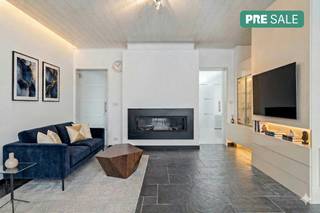 Spacious house for sale located in Oostnieuwkerksesteenweg 5 in Roeselare, on a plot of 337 m² with a living area of 305 m². The house was built in 1960 and renovated in 2006, with the joinery recently being renewed, providing extra comfort. In addition, this home is ideal for spacious families or those looking for a kangaroo home, thanks to the separate studio with bedroom and bathroom.The property also has a spacious multifunctional annex, which makes it particularly interesting for the self-employed or for those who have a secondary occupation. There is also a garage with access to the garden. Located at a strategic location near access roads, the E403, the center of Roeselare, the station, shops and schools, which ensures easy accessibility. This home offers a lot of potential for those who want to live in a spacious way and want to finish it even further to their own taste.LAYOUTGround floor:- Practical entrance hall- Bright living room- Spacious dining area- Kitchen- Storage- Garage with access to the garden- Garden with outbuilding- BasementFirst floor:- Night hall- 4 Bedrooms- BathroomSecond floor:- Studio with attached bathroom- Attic space (possibility of an extra bedroom)Advantages:- 5 bedrooms- Garage with access to the garden- Multifunctional annex- Central location near E403, Roeselare center, station, shops and schoolsThe property is offered through the Pre-sale formula. Between 06/04/2026 09:00 and 11/04/2026 12:00, you can come visit the property by appointment and make an offer. The listed price is a starting price. For further information, please contact the property agent.This property is subject to the renovation obligation imposed by the Flemish government for residential buildings (unless demolished within 5 years of purchase). For more information, consult the website of the Flemish Energy and Climate Agency at https://www.vlaanderen.be/een-woning-kopen/renovatieverplichting-voor-residentiele-gebouwen