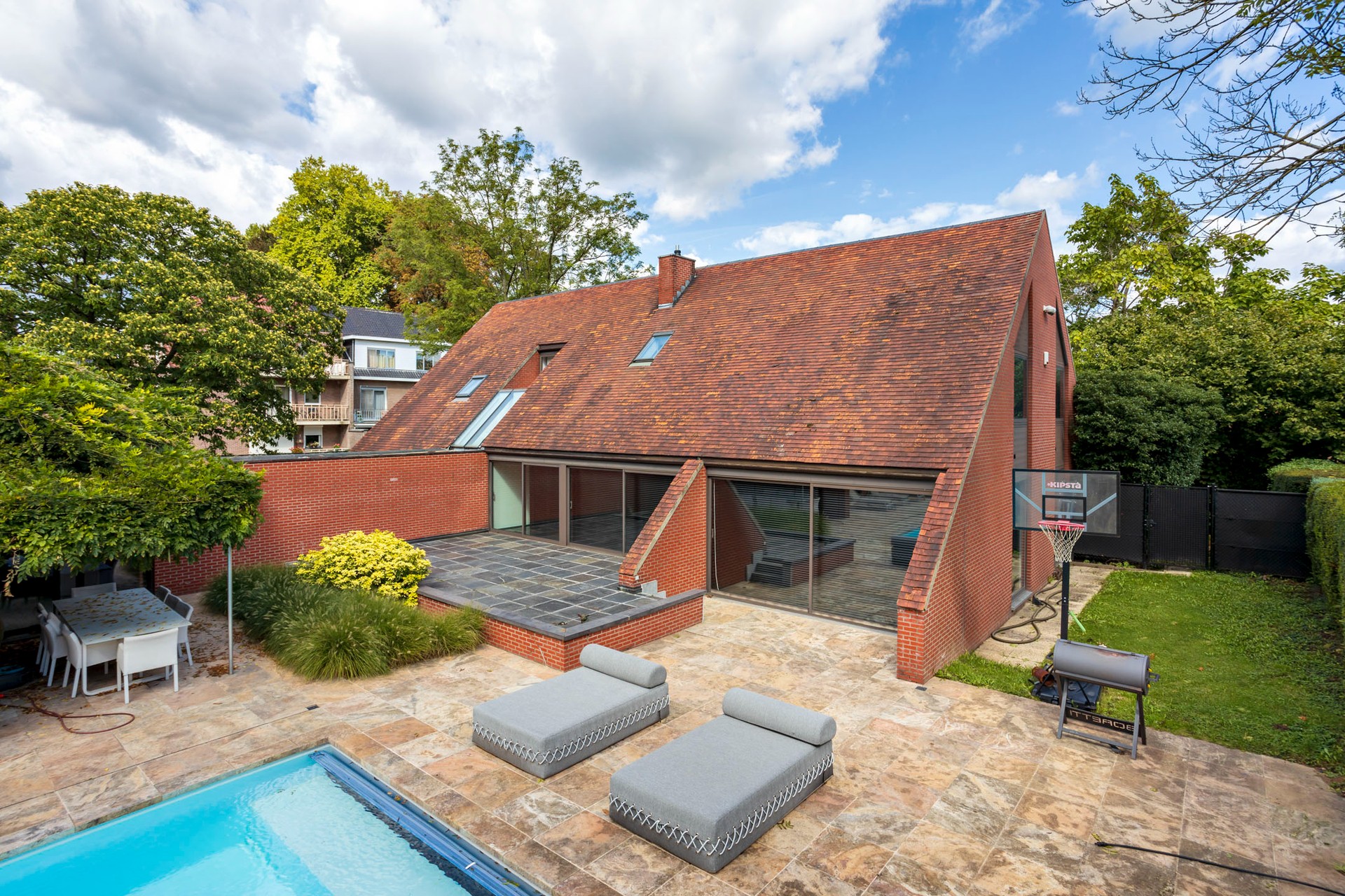 VILLA MET ZWEMBAD EN PRAKTIJKRUIMTE OP 17A65CA NABIJ CENTRUM BILZEN. - foto 4