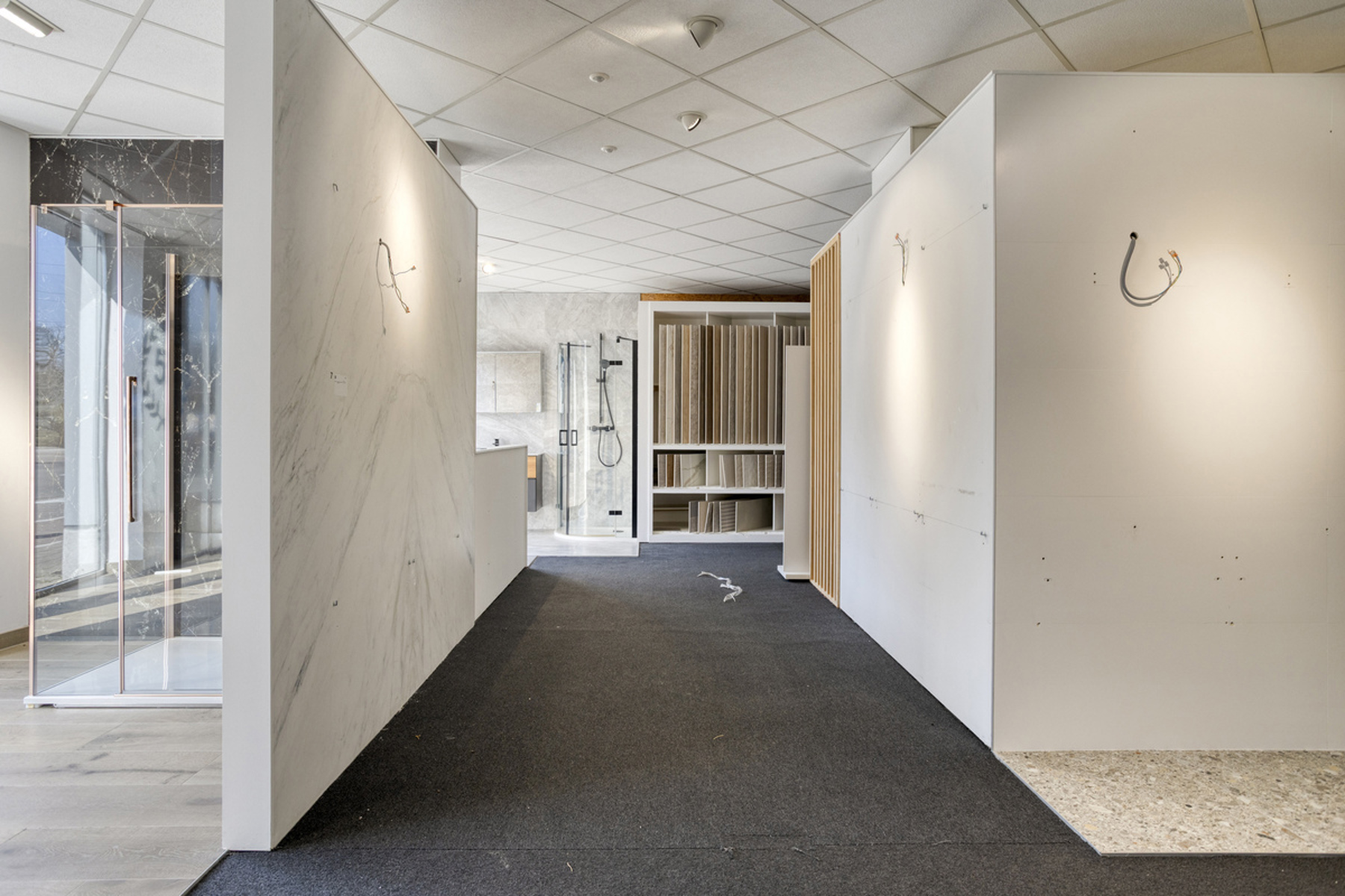 Knappe handelsruimte van ca. 750 m² te huur in Roeselare - foto 3