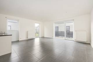 koop: Lichtrijk appartement in de Karrenspoorstraat, gelegen in een rustige woonkern van Lokeren met enkel plaatselijk verkeer.Dit appartement...