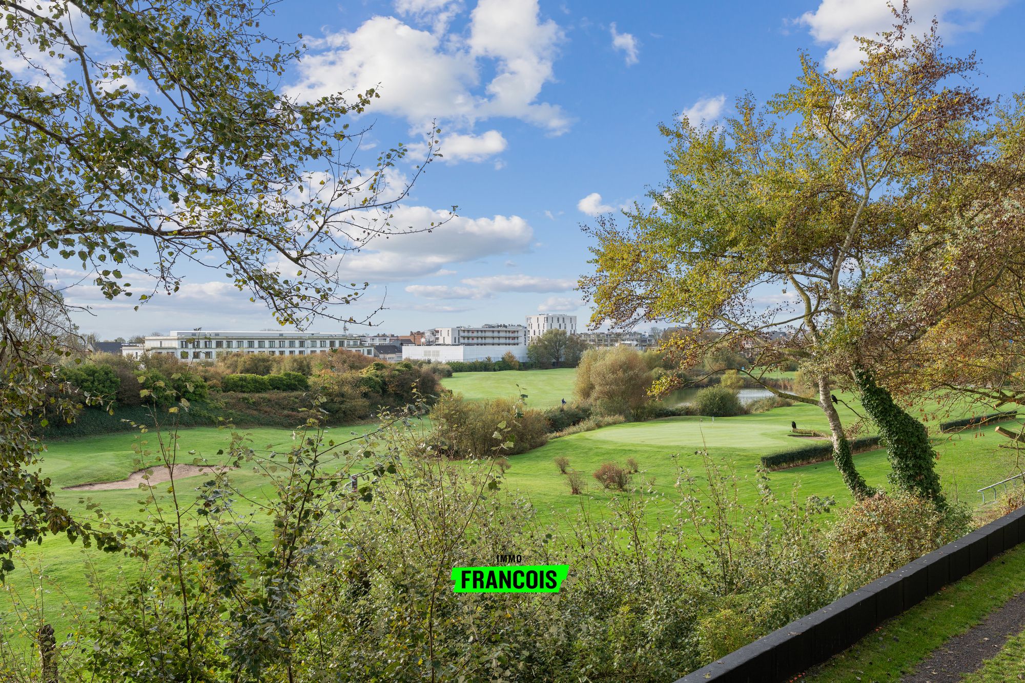 Schitterend twee slaapkamer appartement met ruime terrassen en zicht op de golf te Oostende - foto 4