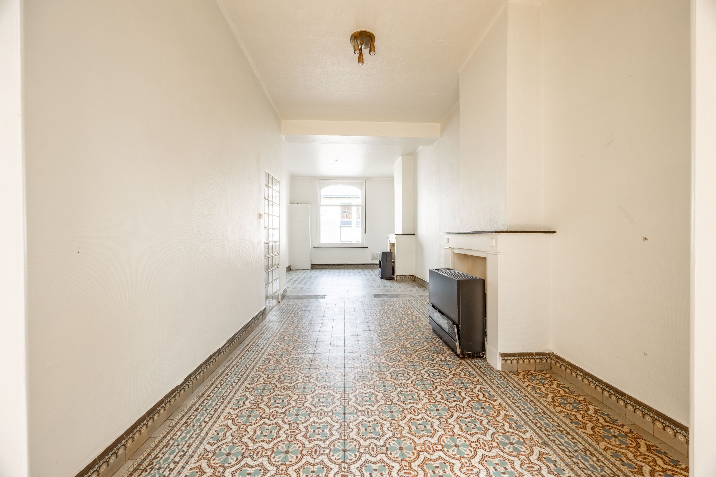 TE RENOVEREN WONING MET GARAGE - foto 2