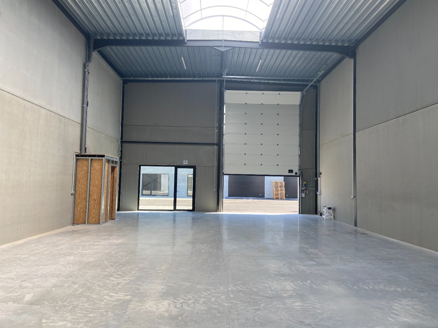 Te huur – KMO-unit / Magazijn in Sint-Eloois-Vijve - foto 4