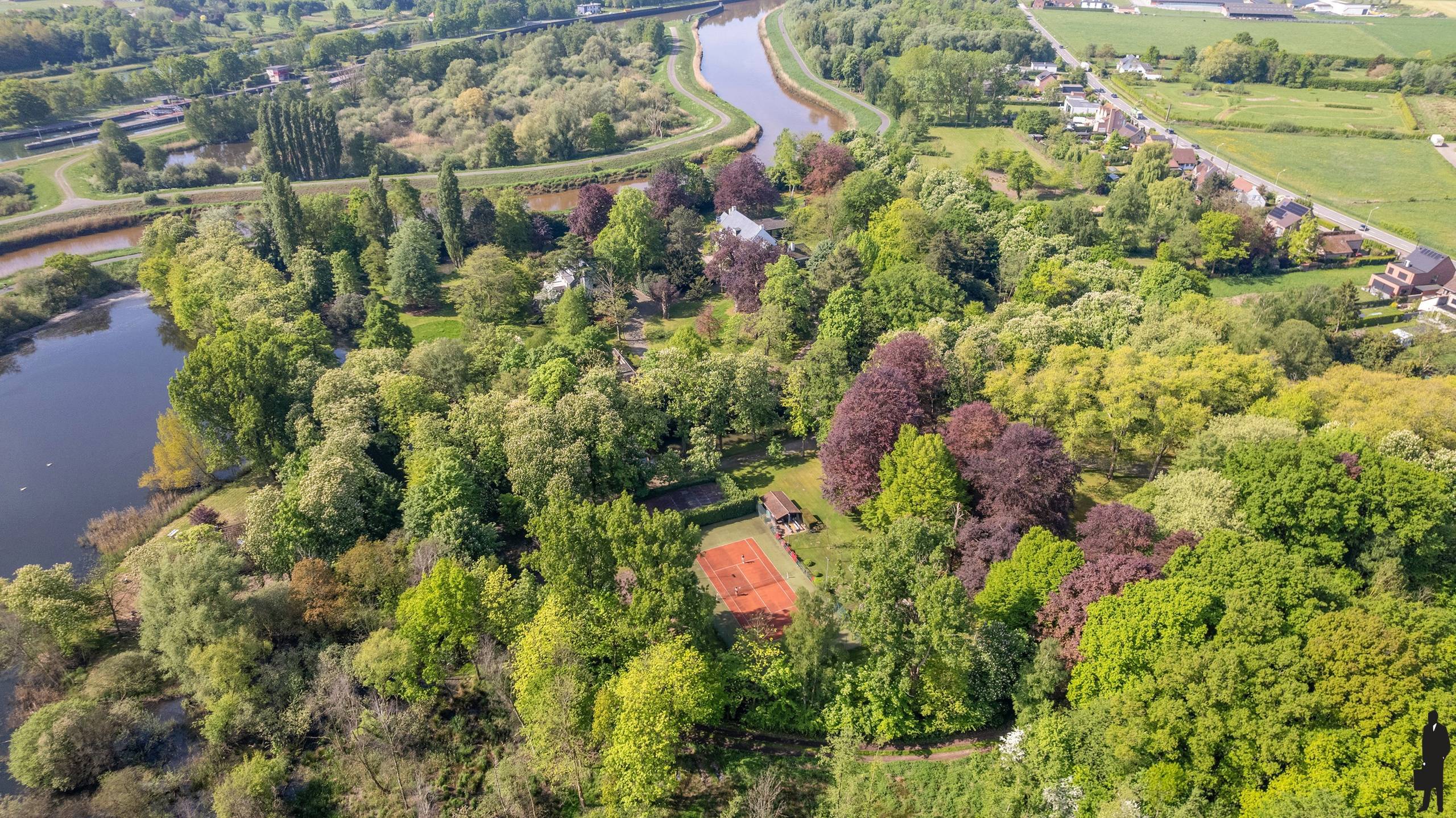 Uniek domein "Hof Van Lachenen" met 2 villa's te koop in Lier.  - foto 3