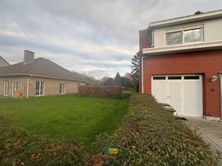 Hier is een commerciële, vlot leesbare tekst voor je bouwgrond:Ontdek deze prachtige bouwgrond van 573 m², nauwkeurig opgemeten door een landmeter en...