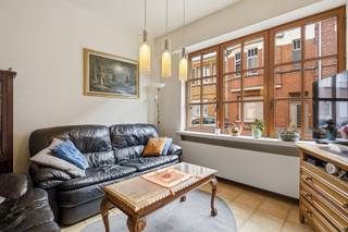 Deze charmante rijwoning is gelegen in een gegeerde en rustige buurt tussen de Stuivenbergvaart en het Vrijbroekpark, op wandelafstand van het...