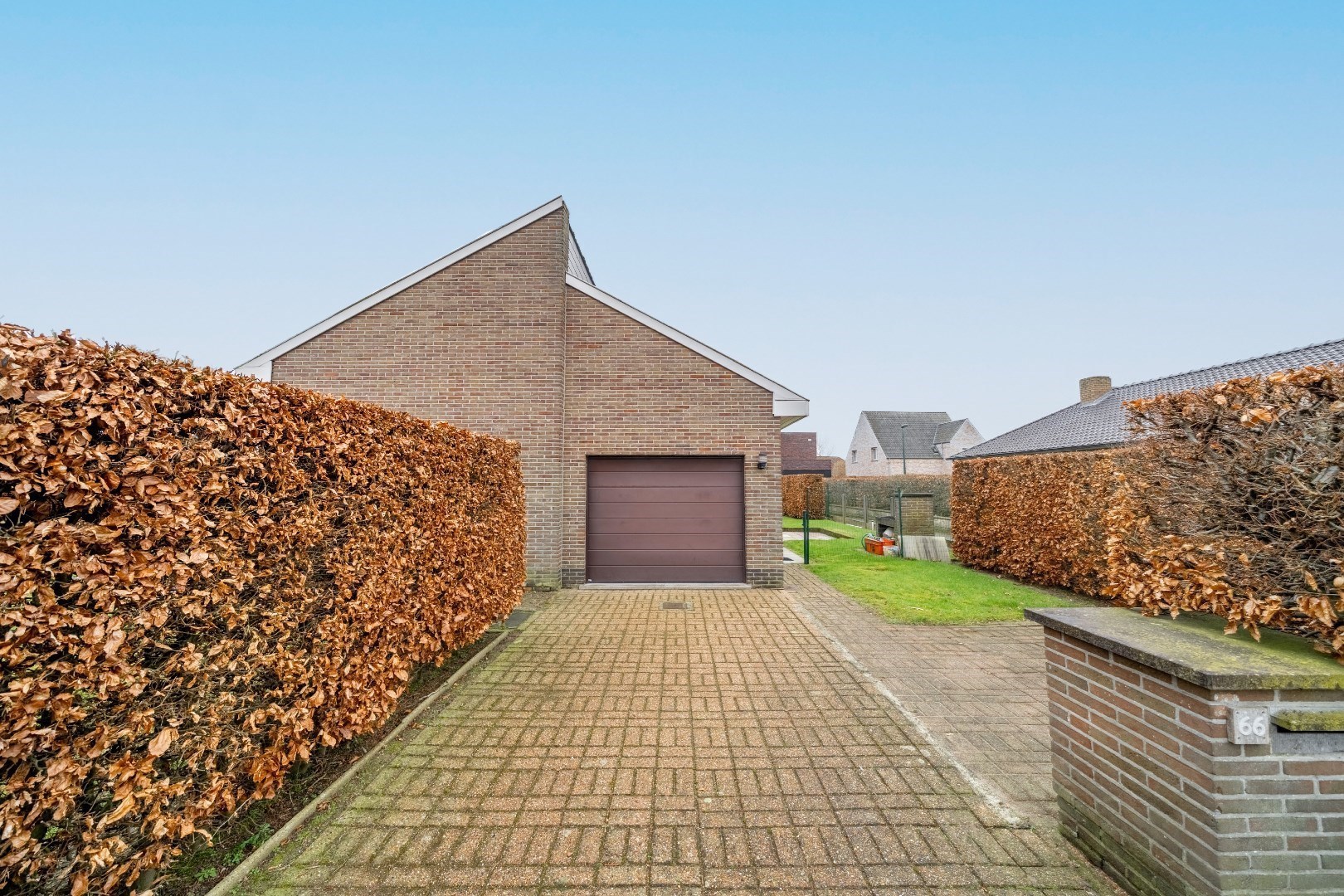 Charmante te renoveren woning in residentiële woonomgeving - foto 1