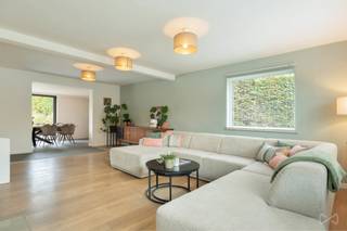 Wonen in het charmante Korbeek-Lo? Dit is je kans!Ontdek deze prachtig gerenoveerde woning op een mooi perceel van ca. 12 are. De woning werd in 1986...