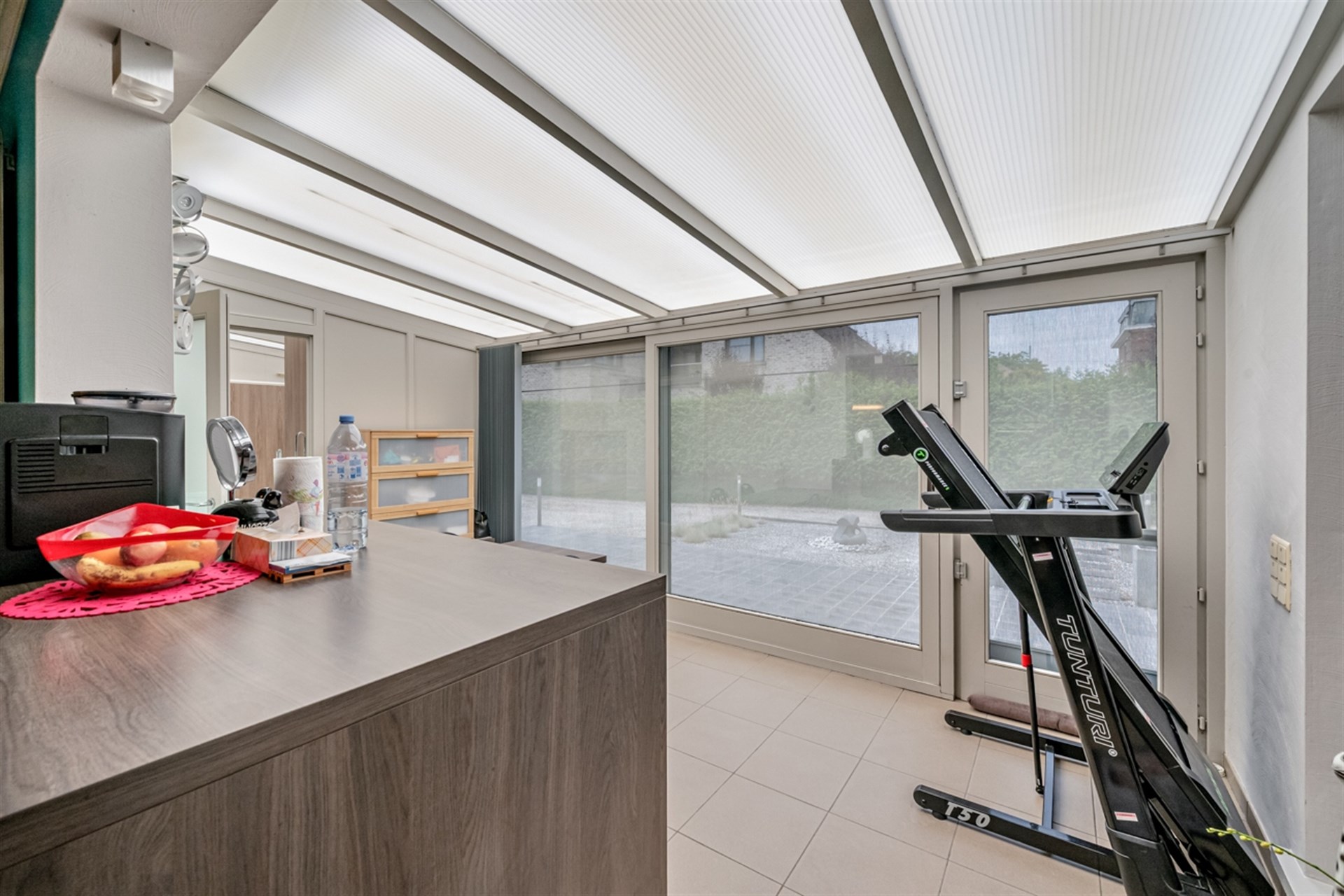 Ruime halfopen bebouwing met 4 slaapkamers, grote tuin en dubbele garage - foto 5