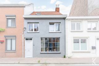 <p><strong><u>Fully renovated 4-bedroom home with a garden.</u></strong></p><p><span>Located in the heart of idyllic Roesbrugge, along the IJzer River, this spacious, move-in-ready family home is ready to welcome you.</span></p><p><span>The home was completely renovated in 2021 using high-quality, sustainable materials. Thanks to its central location, shops, schools, and public transportation are all within walking distance, with easy access to Veurne, Poperinge, Ypres, as well as France, Dunkirk, and beyond.</span></p><p><span>Inside, you’ll enjoy a large, light-filled living space with a fully equipped open kitchen and a spacious cooking island. The home also features a stylish bathroom with a shower and bathtub, a multipurpose room on the ground floor (ideal as a bedroom, office, or practice space), and a total of <strong>4 full-sized bedrooms</strong>, including a wonderfully spacious master bedroom on the attic floor (accessible via a fixed staircase!)</span></p><p><span>The sunny garden with a renovated patio offers a pleasant mix of sun and shade throughout the day and enjoys an open, green setting at the back, along with complete privacy. </span></p><p><span><strong>Highlights</strong></span></p><ul><li><span>Completely renovated in 2021</span></li><li><span>4 full-sized bedrooms</span></li><li><span>Bright living area with open kitchen and cooking island</span></li><li><span>Bathroom with shower and bathtub</span></li><li><span>Sunny garden with a patio</span></li><li><span>Central location</span></li><li><span>EPC C<br /></span> </li></ul><p><span>Want more info or to schedule a visit? </span><br />karel@roetsvastgoed.be<br />0470342025</p>