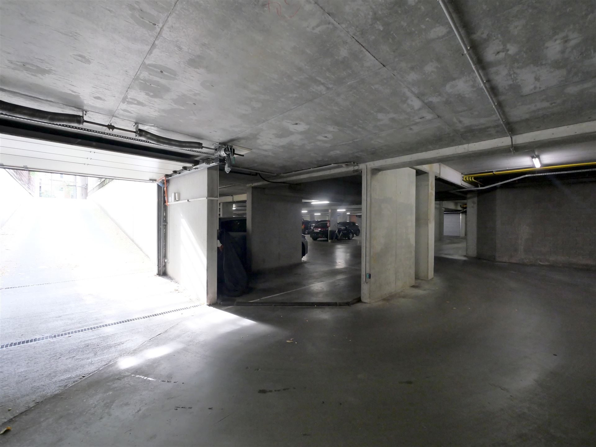 Parking/Boxe de garage - photo 4