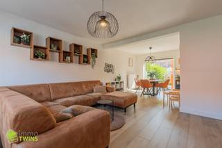 Instapklare gerenoveerde woning op wandelafstand van hartje DendermondeWelkom in deze verrassend lichtrijke, volledig gerenoveerde woning waar modern...