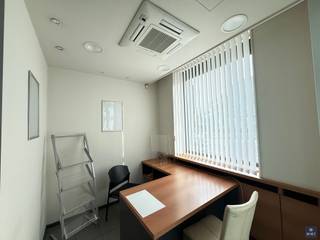 COMMERCIEEL GELEGEN HANDELSRUIMTE Op een uiterst gunstige locatie in het centrum van Vrasene, met een vlotte verbinding naar invalswegen en...