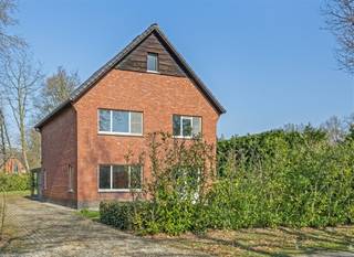 Droom je van wonen in een rustige, groene omgeving met alle troeven van een residentiële buurt? Dan is deze charmante woning in de...