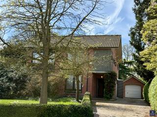 Te renoveren villa op topligging in Melsele met uitzonderlijk potentieelOp een absolute topligging in Melsele (Burggravenstraat 12) bevindt zich deze...