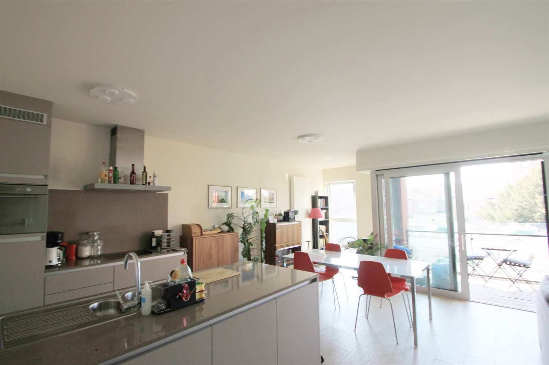 Luxueus afgewerkt appartement met 2 slaapkamers en terras aan het station - foto 3