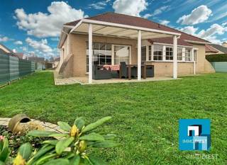 Immo Diest heeft weer een pareltje in portefeuille.Op zoek naar een instapklare, perfect onderhouden villa in een rustige, groene omgeving?Deze open...