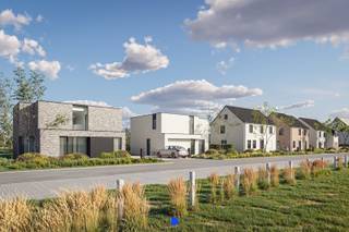 Prachtige nieuwbouwwoning in aanbouw in een rustige en landelijke omgeving.<br /><br /><strong>Indeling:</strong><br />Inkomhal met gastentoilet en bureau. Aan de achterzijde van de woning situeren zich de open keuken met eiland en de lichtrijke woonkamer met prachtig zicht op de tuin en de achterliggende akkers. Aansluitend bij de keuken is nog een ruime berging met wasplaats voorzien.<br />Op het verdiep: nachthal, apart toilet, 4 slaapkamers. Berging. Badkamer met ligbad en douche.<br />Tuin met terras & gazon. Carport.<br /><br /><strong>Details:</strong><br />- vloerverwarming met warmtepomp & 8 zonnepanelen<br />- pvc schrijnwerk<br />- afwerking binnen nog mogelijk naar eigen smaak<br />- prijs exclusief 12% registratierechten op de grond en 21% btw op de constructie.<br /><br /><strong>Contact:</strong><br />Voor meer informatie of een bezoek aan de werf, contacteer Stijn op 0491 61 42 19 of info@stijndebusschere.be