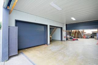 Makkelijk bereikbaar magazijn met een afmeting van 23 meter x 4 meter.  Dit zakelijk goed, magazijn, gelegen Vrankrijkstraat 28 te Schoonaarde...