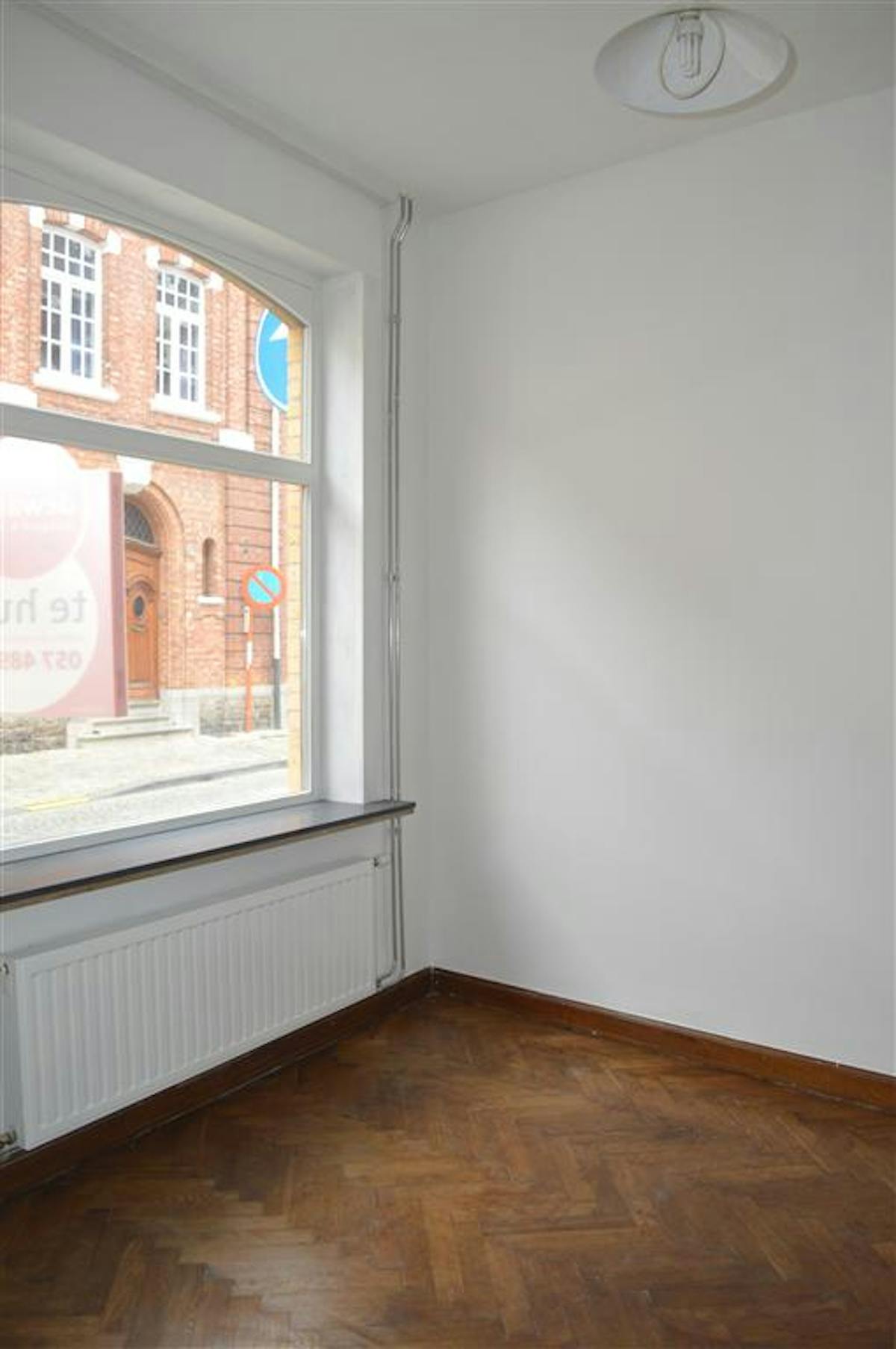 Stadswoning met 4 slaapkamers en koertje in hartje Ieper - foto 3