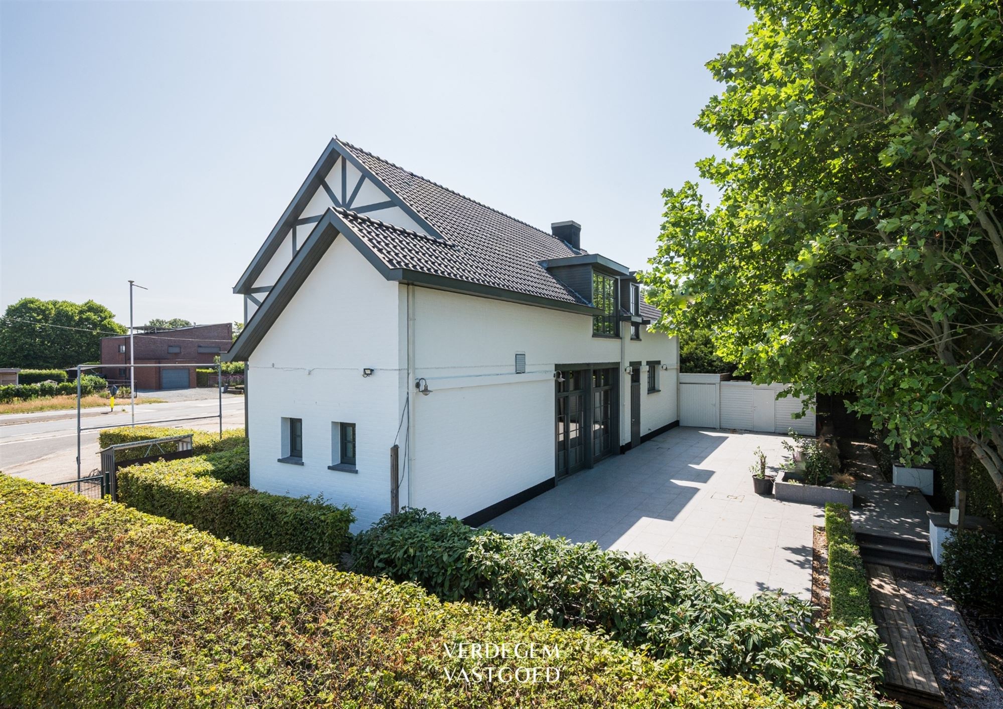 Uiterst commercieel gelegen handelspand met woonst voor horeca of kantoren - foto 5