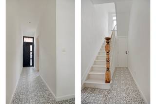 <p>Karaktervolle rijwoning uit 1935 die door de huidige eigenaar met oog voor detail werd omgetoverd tot een stijlvolle en instapklare woning (144 m² bewoonbare opp.). Een geslaagde combinatie van authentieke charme en hedendaags comfort!</p><p>Op het gelijkvloers vindt u een inkomhal met originele vloer, een ruime leefruimte en een high-end keuken, beide afgewerkt met keramisch parket. Via de keuken heeft u toegang tot het terras en de zonnige tuin op een perceel van 158 m² met ZO-oriëntatie.</p><p>De eerste verdieping omvat een ruime slaapkamer, een luxueuze badkamer met dubbele lavabo, ligbad, inloopdouche en extra toilet, evenals een technische ruimte. De ingerichte zolderverdieping biedt plaats aan 2 volwaardige slaapkamers met prachtige authentieke balken.</p><p>Dankzij de totaalrenovatie met onder meer isolatie, zonnepanelen en airco behaalt deze woning een uitstekende EPC-score met A-label. Ook de elektriciteit is conform.</p><p> </p>