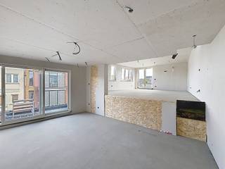 <p>Ideally located in Ghent, within walking distance of <strong>Ghent-Sint-Pieters station</strong>, this <strong>exceptional and high-quality finished duplex apartment</strong> offers the perfect combination of <strong>accessibility, space, and contemporary living comfort</strong>.</p><p>Currently in its finishing phase, the property is being completed using <strong>premium materials and refined finishes</strong>, resulting in a <strong>move-in ready and future-proof home</strong>.</p><p></p><p>The upper level forms the heart of the apartment and features an <strong>impressive split-level living space</strong>. On the lower level of this floor, you will find a <strong>fully equipped, high-end kitchen</strong> with a sleek and modern design. A few steps up lead you into the <strong>bright and spacious living room</strong>, where <strong>large windows provide abundant natural light and an open, airy feel</strong>.</p><p>Adjacent to the living area are <strong>two pleasant terraces</strong>, offering <strong>additional outdoor space and a unique living experience</strong>.</p><p>This floor also includes a <strong>practical storage room and a guest toilet</strong>.</p><p></p><p>The lower level of the duplex accommodates the night area, consisting of <strong>three full-sized bedrooms</strong>. One of the rooms can also be used as a <strong>home office or additional storage space</strong>. The bathroom will be <strong>stylishly finished</strong> and equipped with a <strong>walk-in shower and double washbasin</strong>.</p><p>Additionally, this floor features a <strong>second separate toilet</strong> and provides access to a <strong>third terrace</strong>, making this duplex <strong>truly exceptional within its segment</strong>.</p>