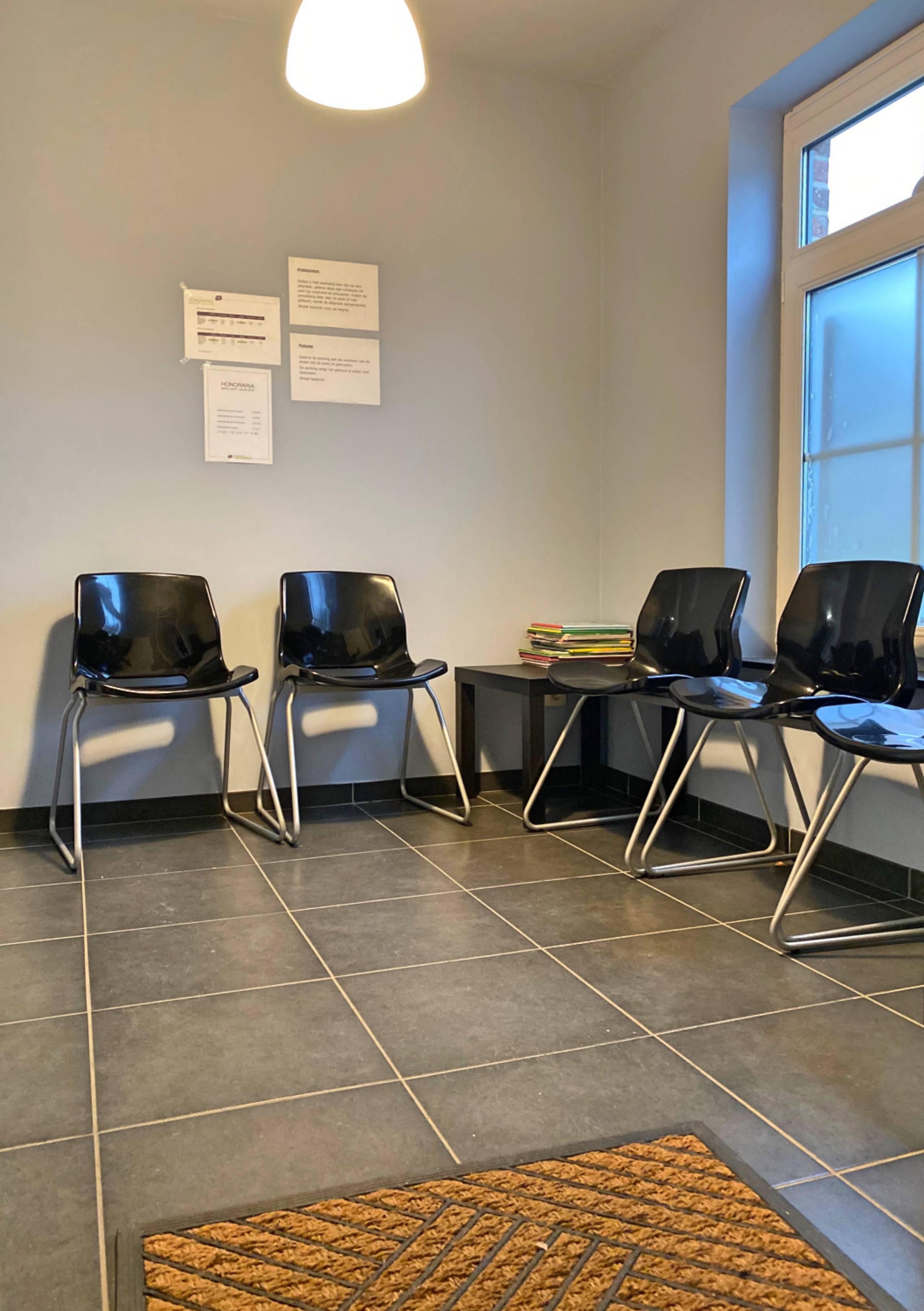 Instapklare praktijk of kantoorruimte, ruime parking. - foto 3