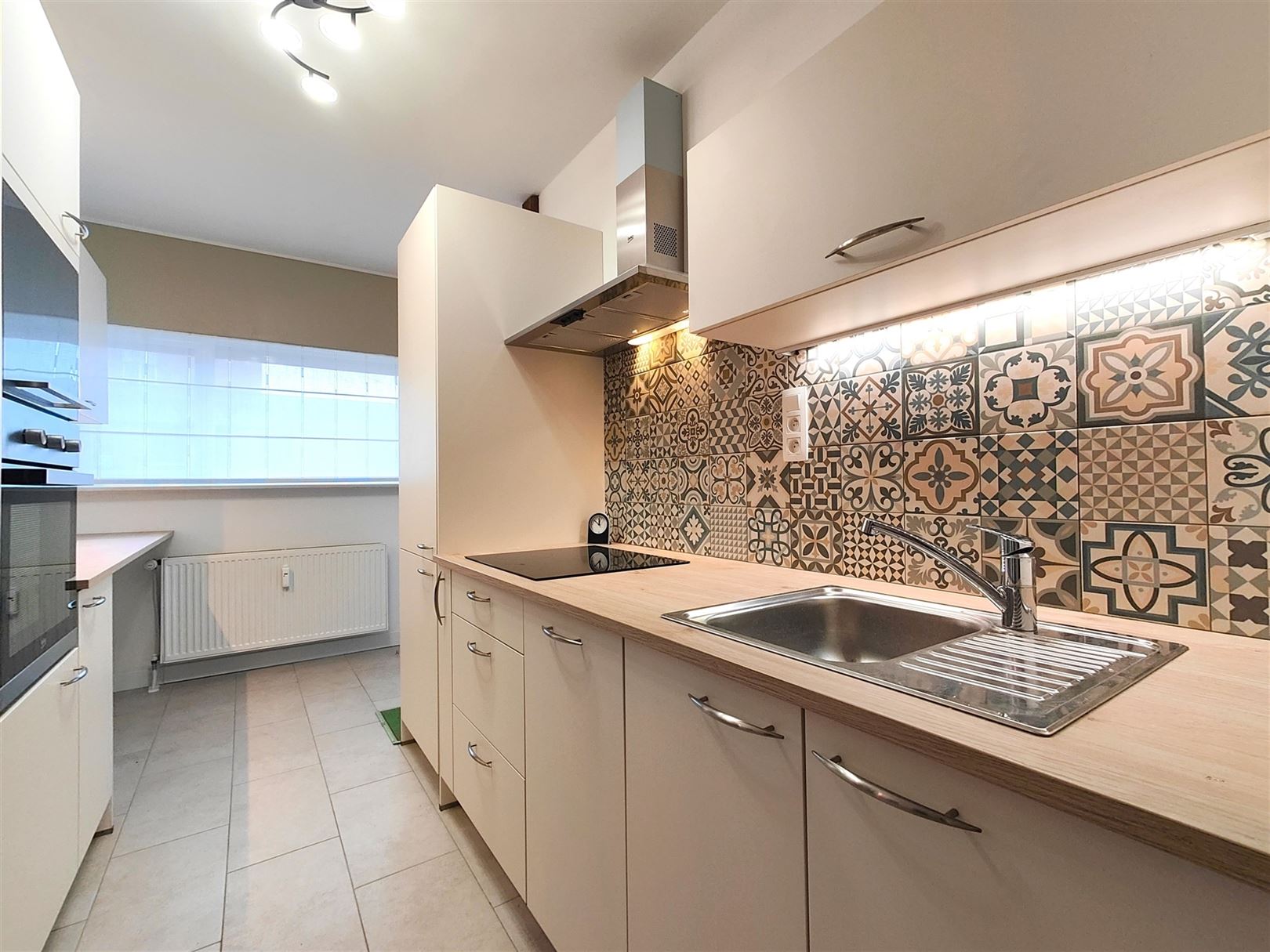 Ruim appartement in Avelgem, waar stijl en functionaliteit samenkomen voor een aangename leefomgeving. - foto 4