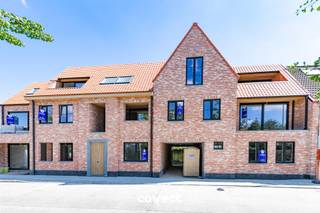 Op een uitzonderlijke locatie te Zedelgem, op wandelafstand van de bruisende dorpskern met winkels, openbaar vervoer en scholen, vinden we...