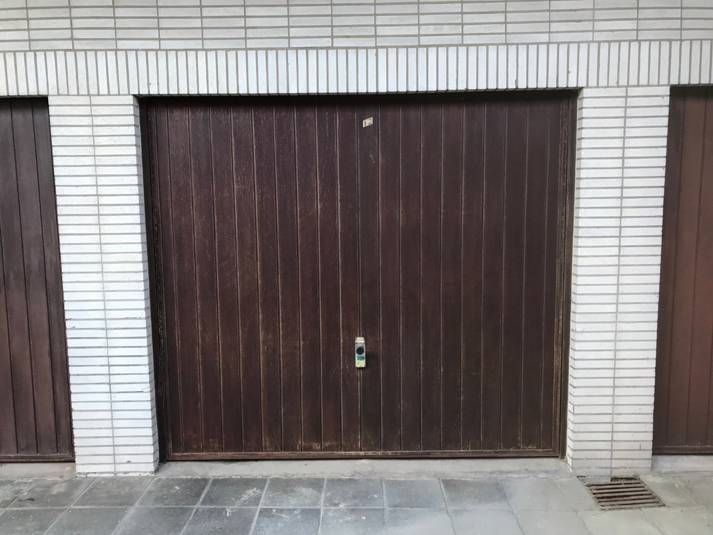 Ruime garage met aparte fietsenberging – vlot bereikbaar - foto 2