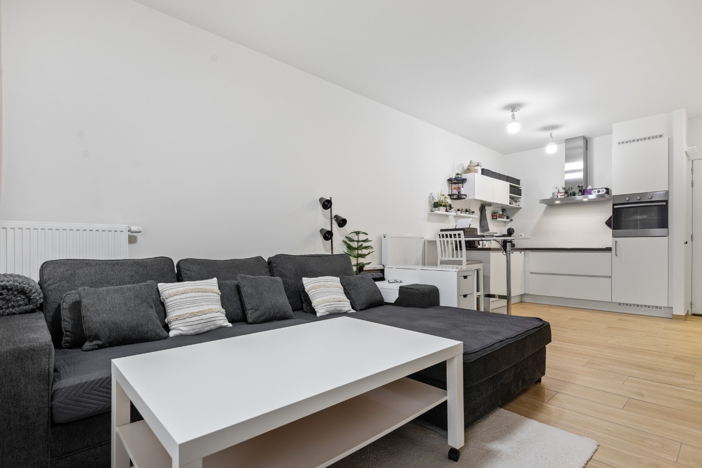 Instapklaar app. op 2e verd. met 1 slpk., terras, kelderberging en autostaanplaats. - foto 4