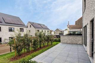 Nous avons l'honneur de proposer à la vente cette maison récente de 4 chambres à coucher située dans une rue très centrale et peu fréquentée du...