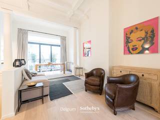 Dit gemeubileerde duplexappartement is ideaal gelegen tussen de Jardin du Roi en de Étangs d’Ixelles, in een statig huis in art nouveau-stijl...