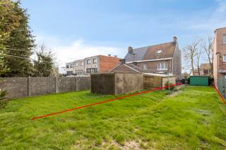 Immo DAVID propose un terrain à bâtir de 2a70ca, idéal pour la construction d’une maison deux façades. Grâce à son emplacement central et...